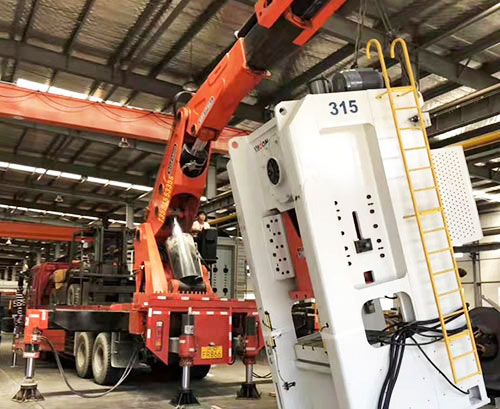 佛子山镇附近随车吊出租，轻松解决运输难题