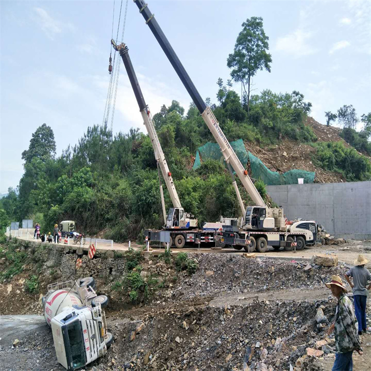 佛子山镇汽车掉沟里叫吊车救援要多少钱